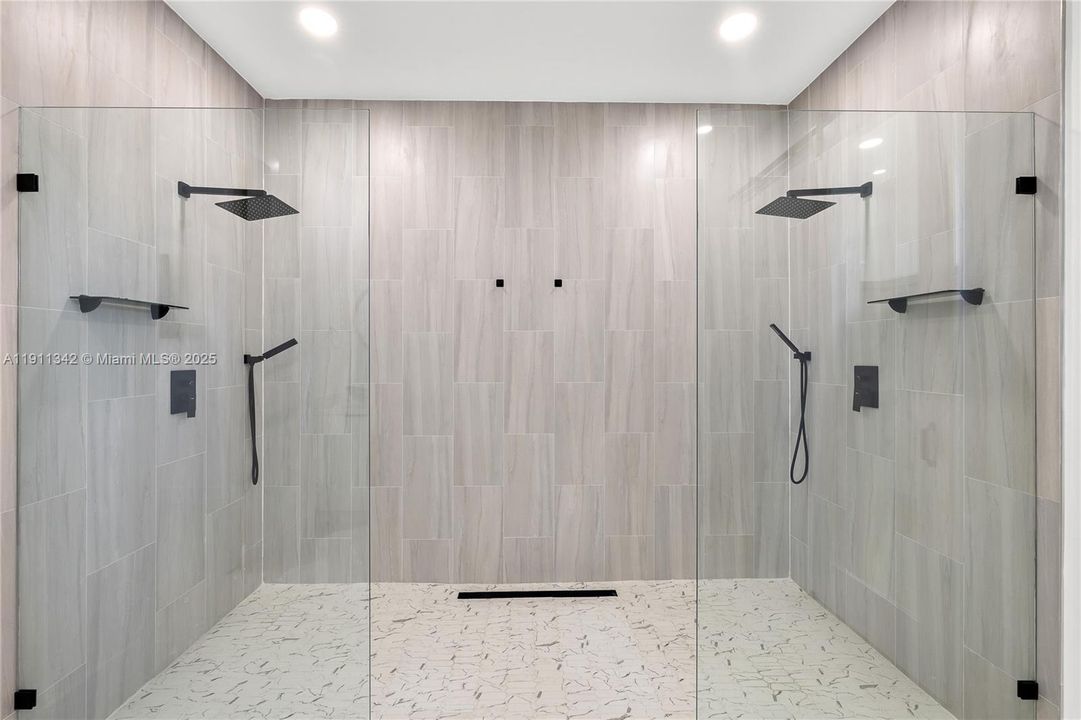 For Sale: $460,000 (3 beds, 3 baths, 1894 Square Feet)