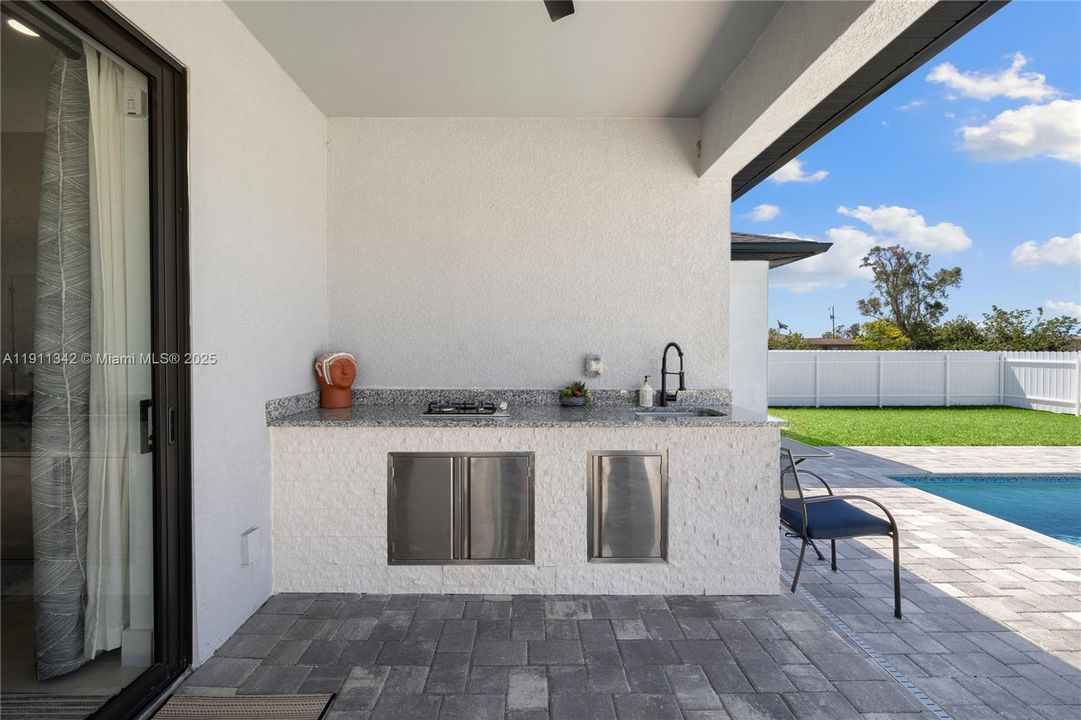 For Sale: $460,000 (3 beds, 3 baths, 1894 Square Feet)