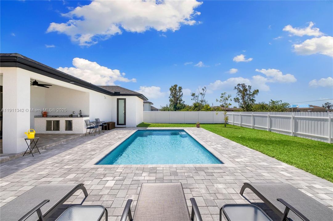 For Sale: $460,000 (3 beds, 3 baths, 1894 Square Feet)