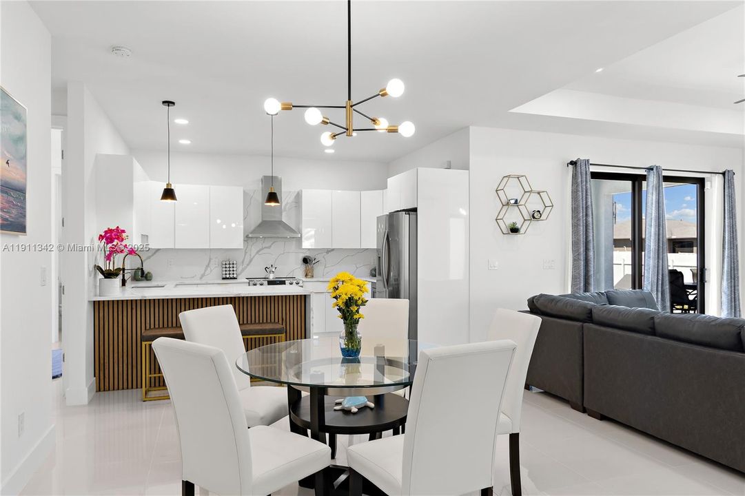 For Sale: $460,000 (3 beds, 3 baths, 1894 Square Feet)