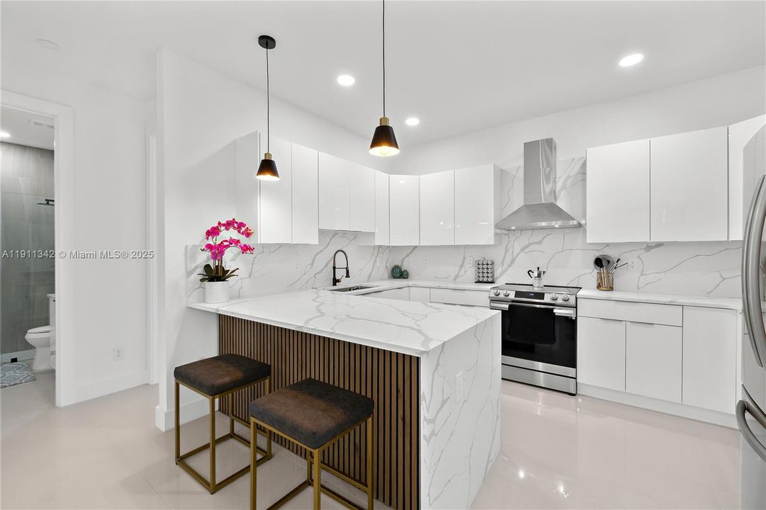 For Sale: $460,000 (3 beds, 3 baths, 1894 Square Feet)