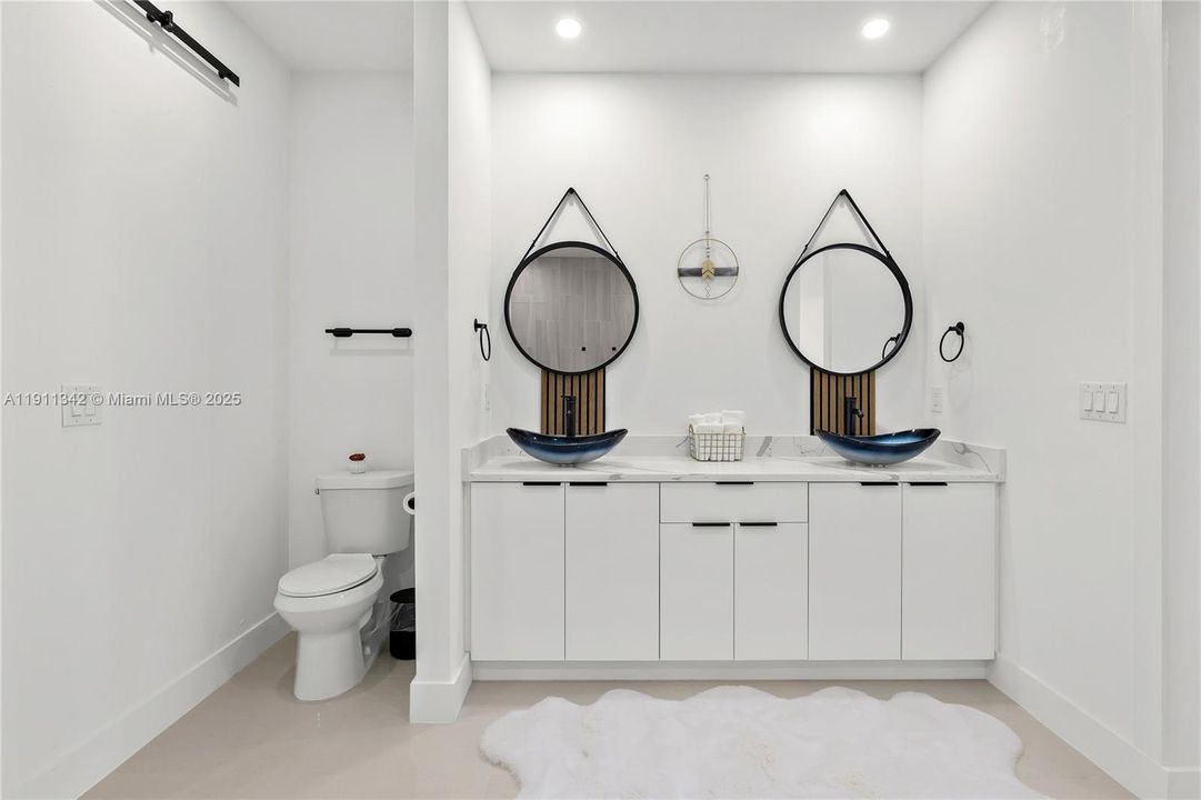 For Sale: $460,000 (3 beds, 3 baths, 1894 Square Feet)