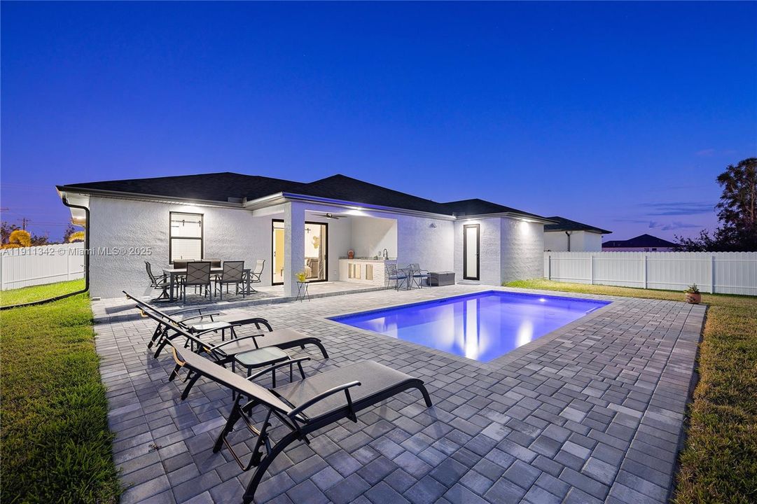 For Sale: $460,000 (3 beds, 3 baths, 1894 Square Feet)