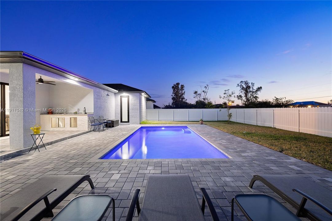 For Sale: $460,000 (3 beds, 3 baths, 1894 Square Feet)