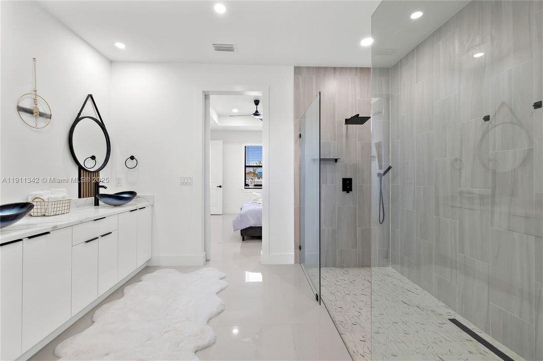 For Sale: $460,000 (3 beds, 3 baths, 1894 Square Feet)