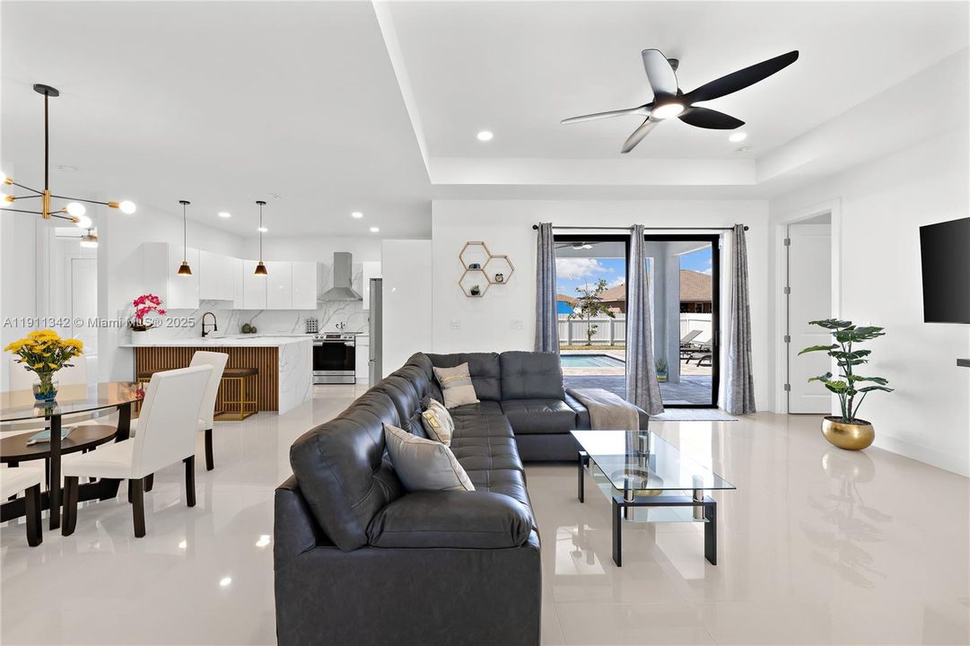 For Sale: $460,000 (3 beds, 3 baths, 1894 Square Feet)