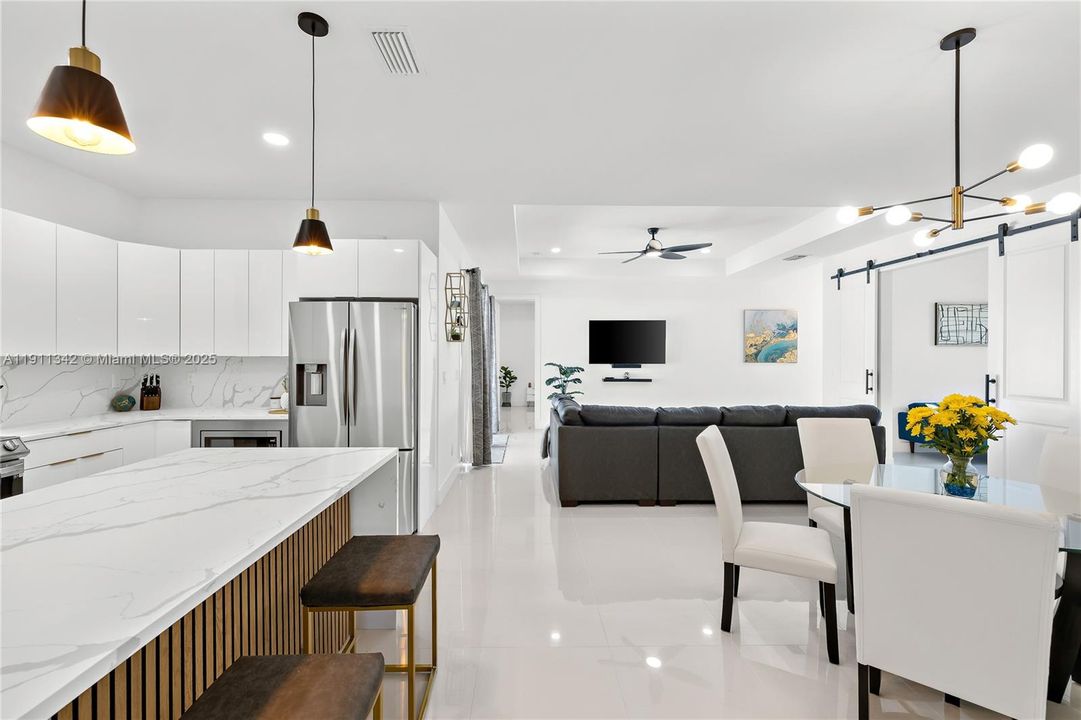 For Sale: $460,000 (3 beds, 3 baths, 1894 Square Feet)