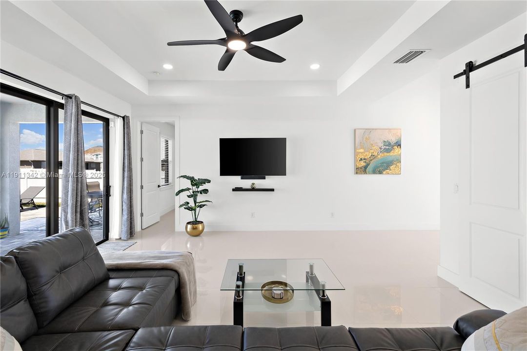 For Sale: $460,000 (3 beds, 3 baths, 1894 Square Feet)