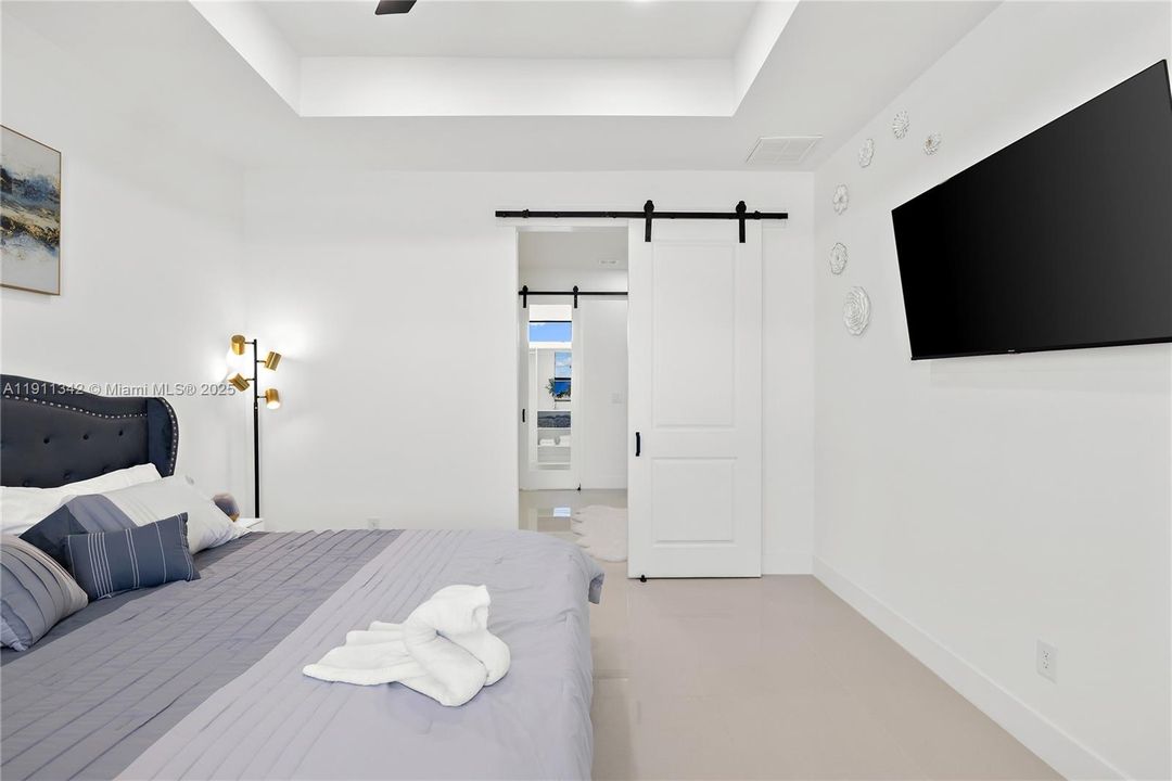 For Sale: $460,000 (3 beds, 3 baths, 1894 Square Feet)