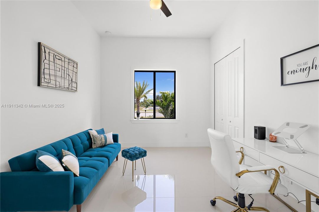 For Sale: $460,000 (3 beds, 3 baths, 1894 Square Feet)