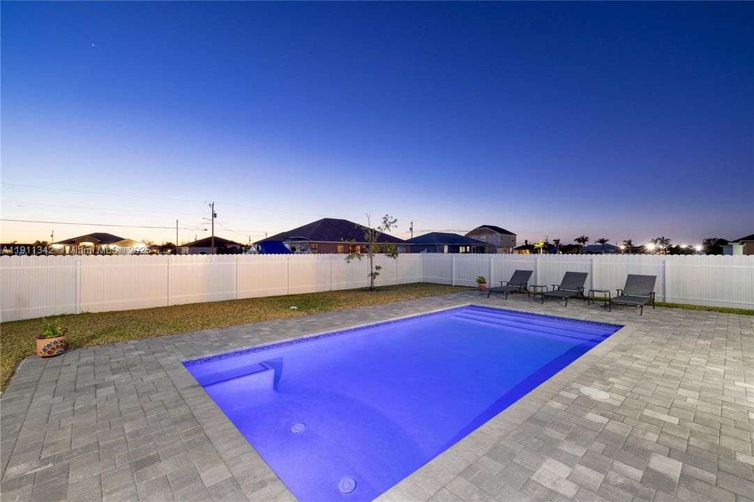 For Sale: $460,000 (3 beds, 3 baths, 1894 Square Feet)