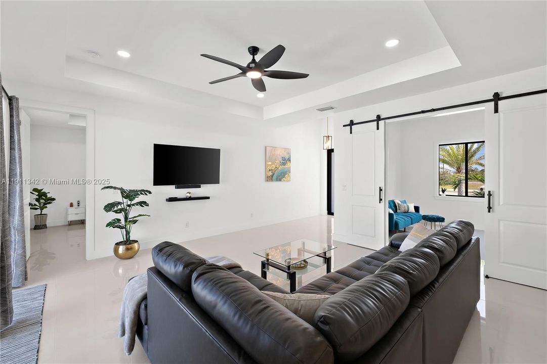 For Sale: $460,000 (3 beds, 3 baths, 1894 Square Feet)