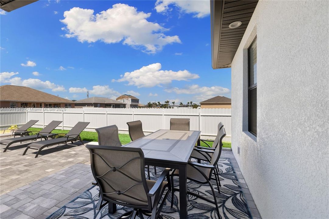 For Sale: $460,000 (3 beds, 3 baths, 1894 Square Feet)