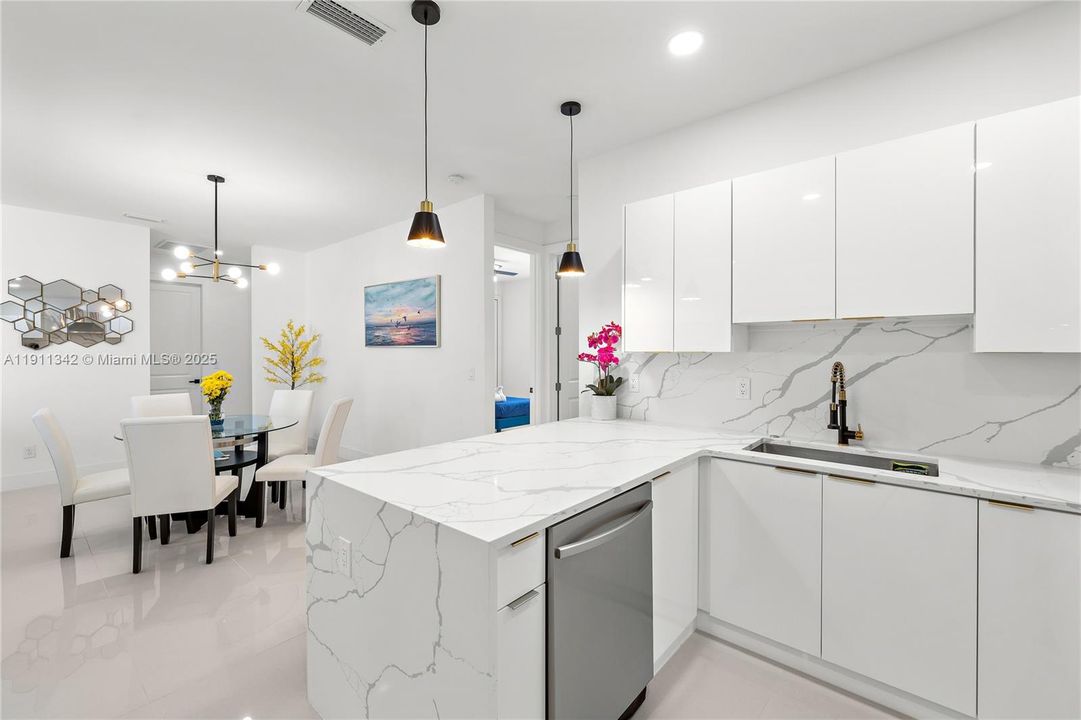 For Sale: $460,000 (3 beds, 3 baths, 1894 Square Feet)