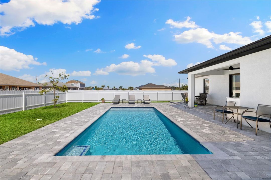 For Sale: $460,000 (3 beds, 3 baths, 1894 Square Feet)