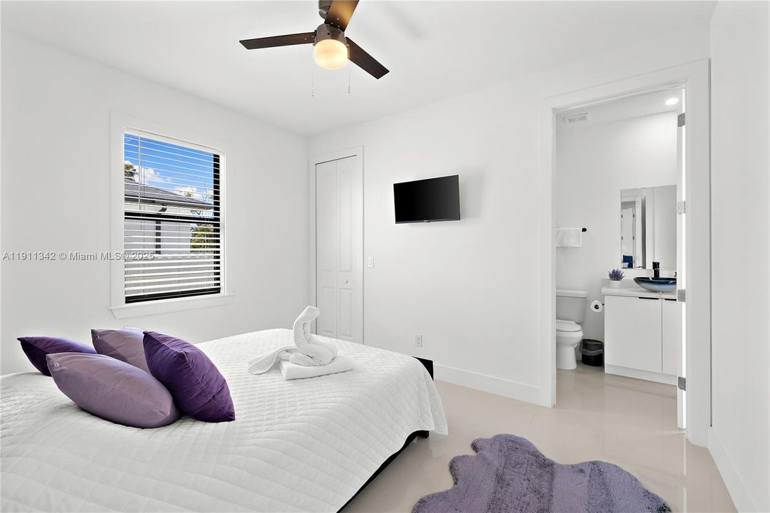 For Sale: $460,000 (3 beds, 3 baths, 1894 Square Feet)