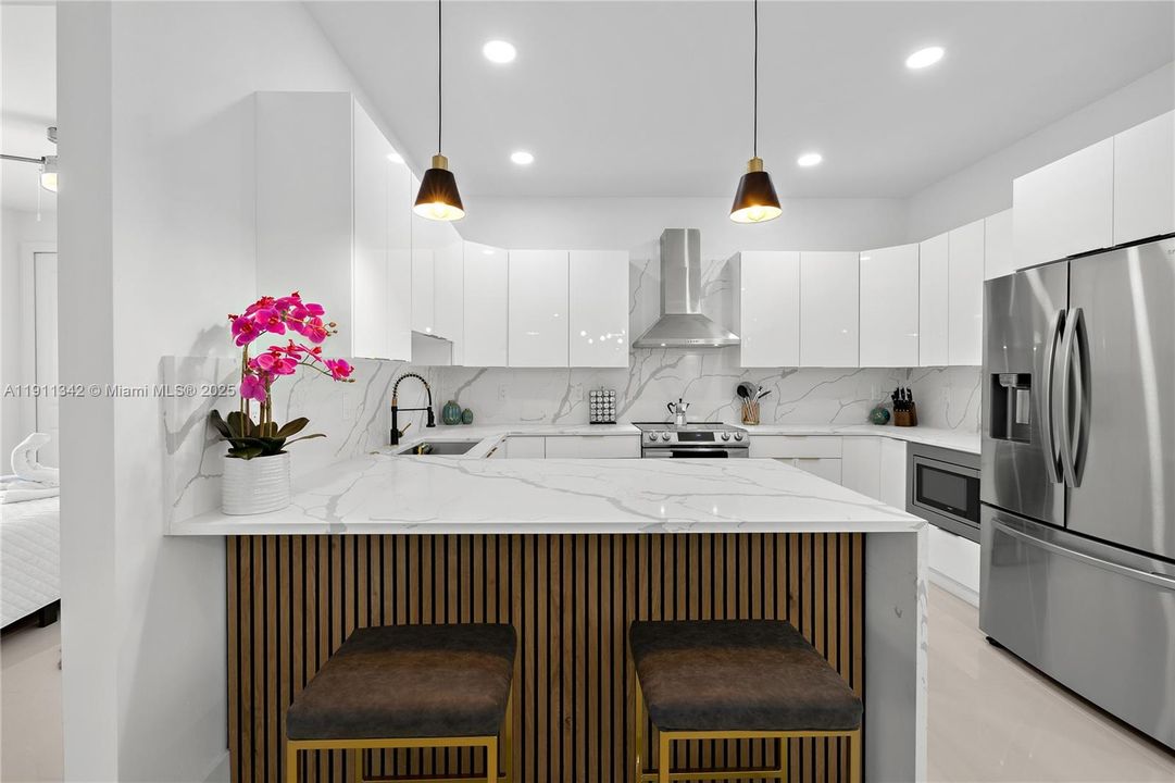 For Sale: $460,000 (3 beds, 3 baths, 1894 Square Feet)