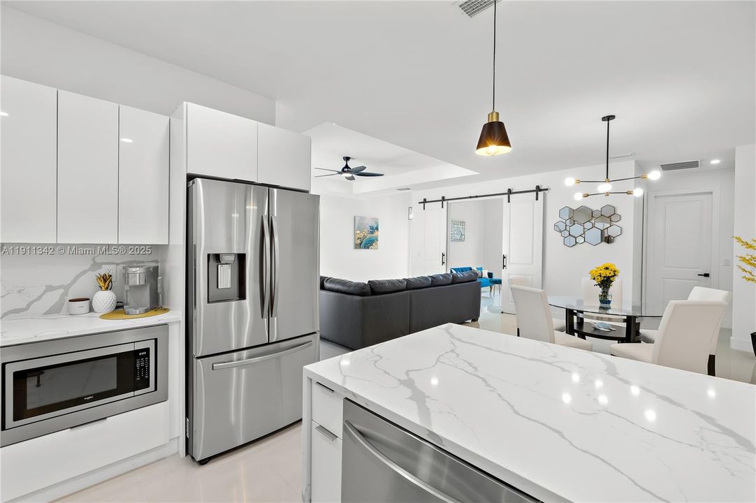 For Sale: $460,000 (3 beds, 3 baths, 1894 Square Feet)