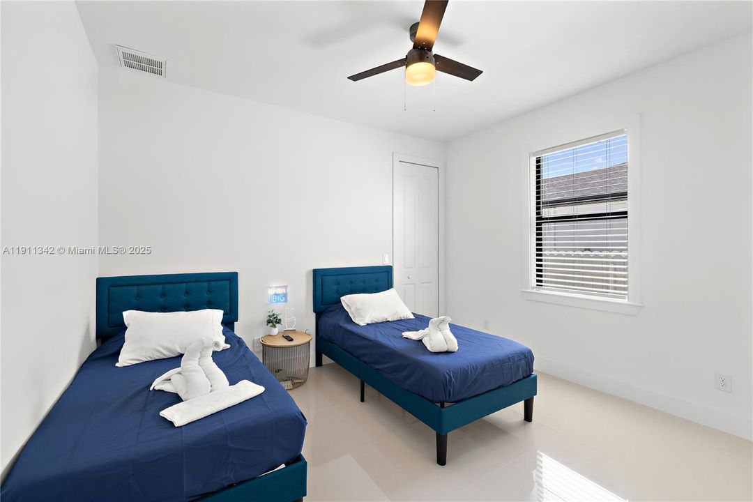 For Sale: $460,000 (3 beds, 3 baths, 1894 Square Feet)