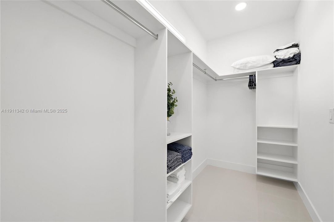 For Sale: $460,000 (3 beds, 3 baths, 1894 Square Feet)