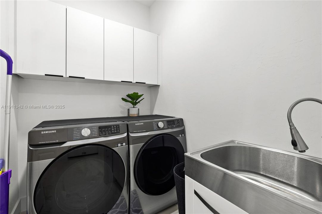 For Sale: $460,000 (3 beds, 3 baths, 1894 Square Feet)