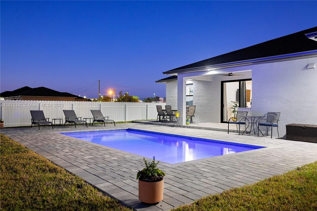 For Sale: $460,000 (3 beds, 3 baths, 1894 Square Feet)