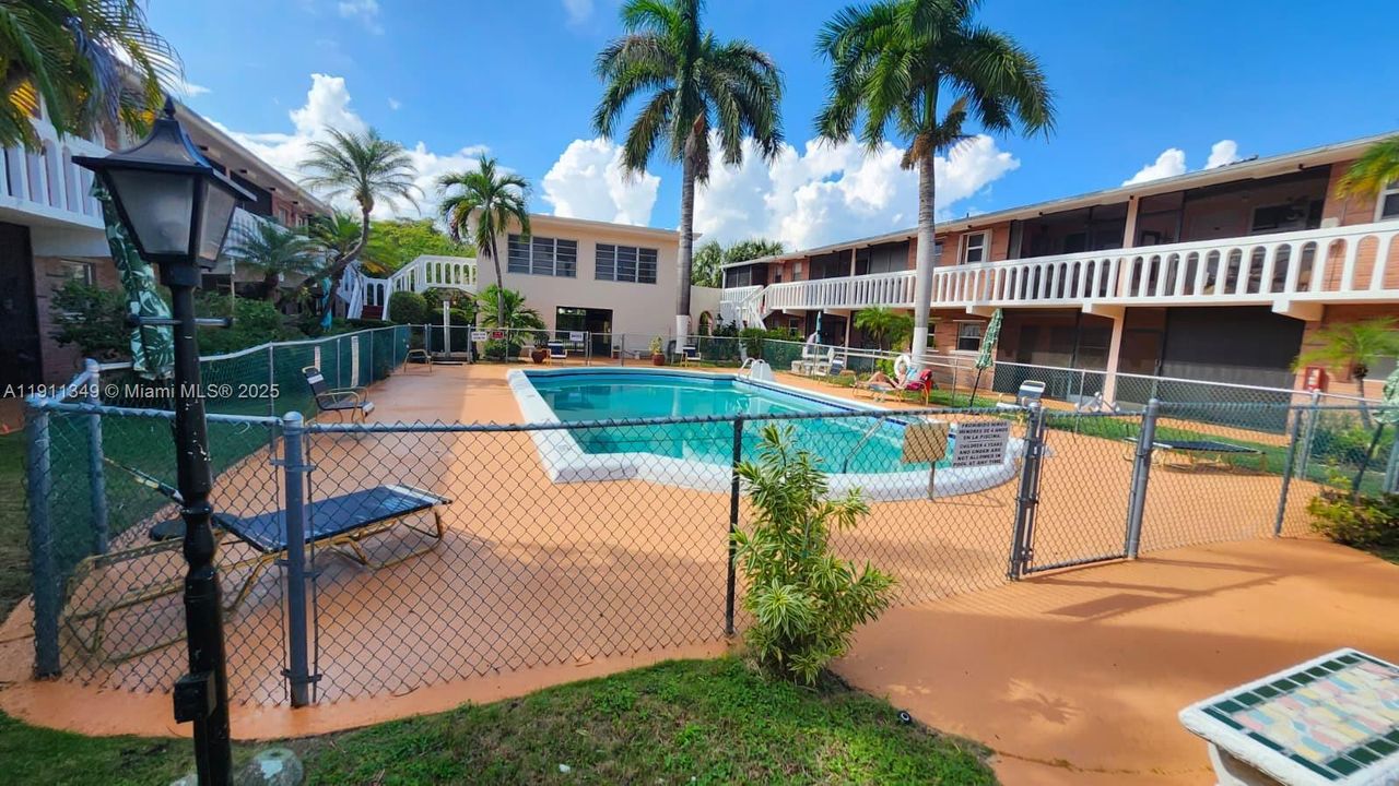 待售: $128,000 (1 贝兹, 1 浴室, 650 平方英尺)