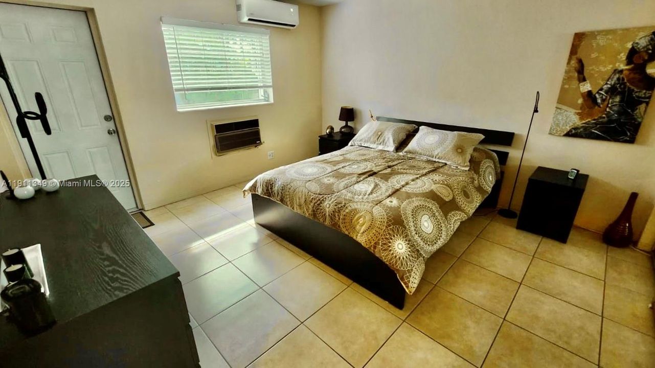 待售: $128,000 (1 贝兹, 1 浴室, 650 平方英尺)