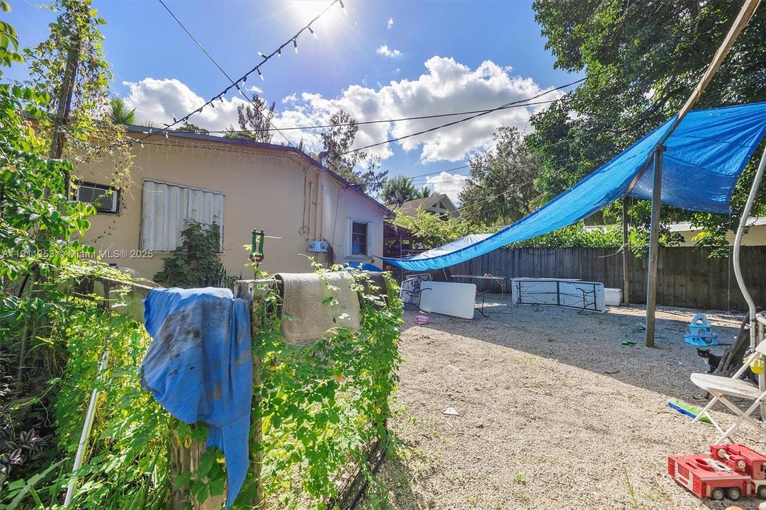 待售: $599,000 (0 贝兹, 0 浴室, 1352 平方英尺)