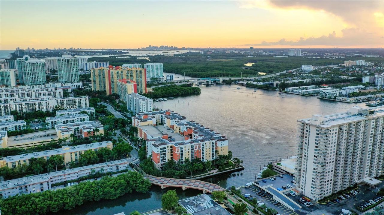 出租: $2,700 (2 贝兹, 2 浴室, 1116 平方英尺)