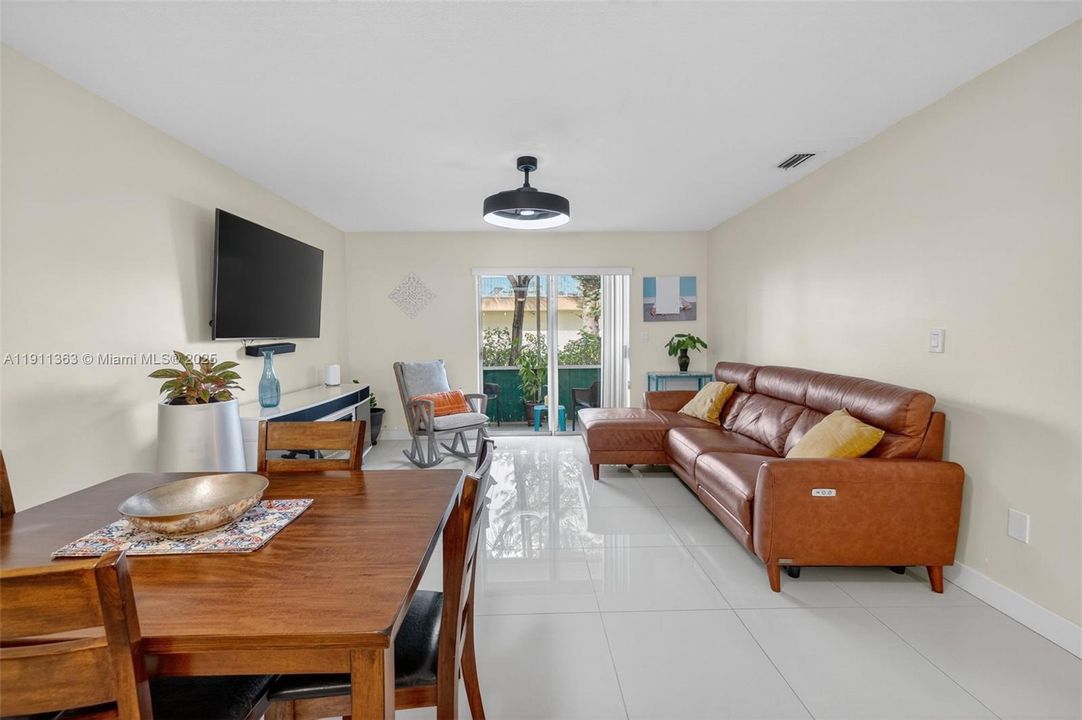 For Sale: $150,000 (2 beds, 2 baths, 960 Square Feet)