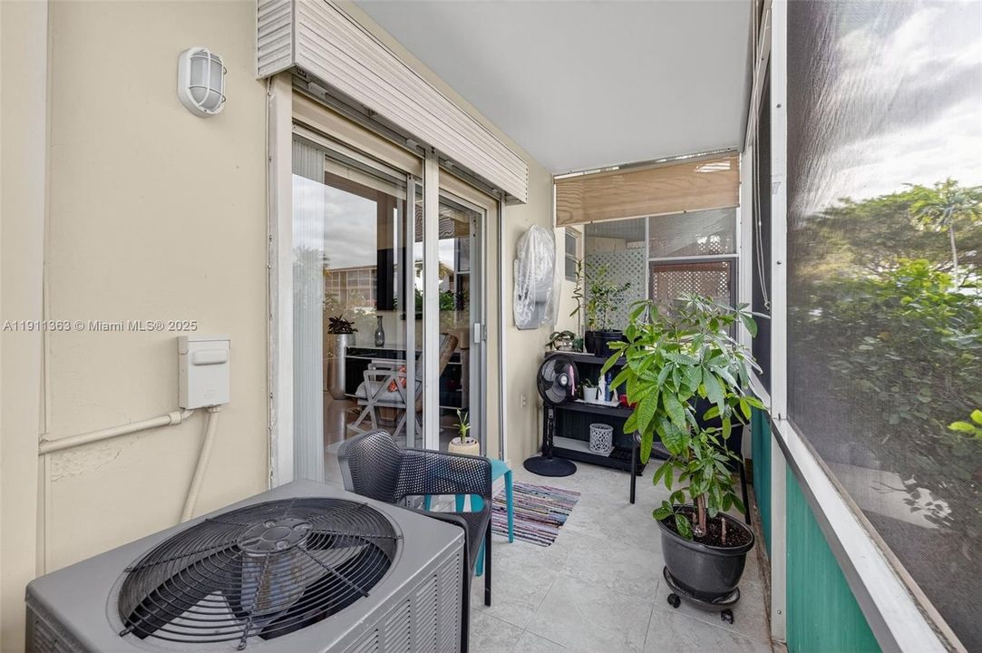 For Sale: $150,000 (2 beds, 2 baths, 960 Square Feet)