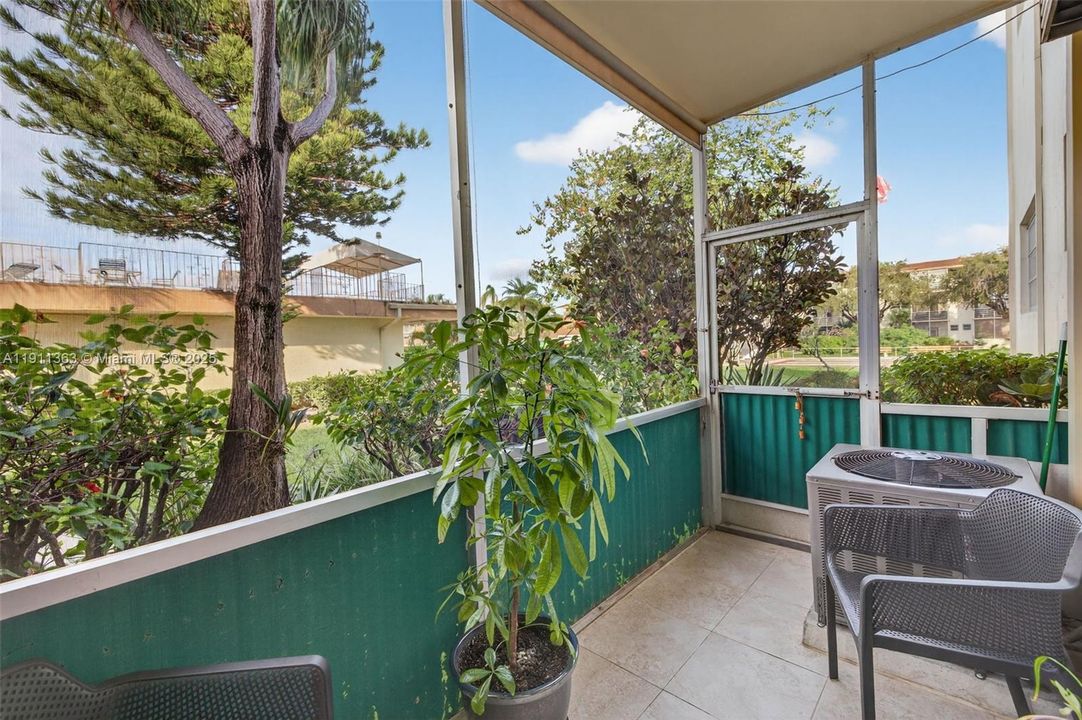 For Sale: $150,000 (2 beds, 2 baths, 960 Square Feet)