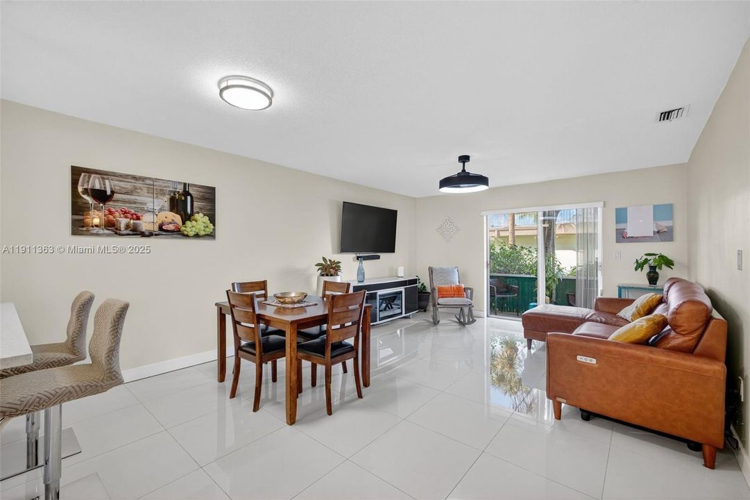 For Sale: $150,000 (2 beds, 2 baths, 960 Square Feet)