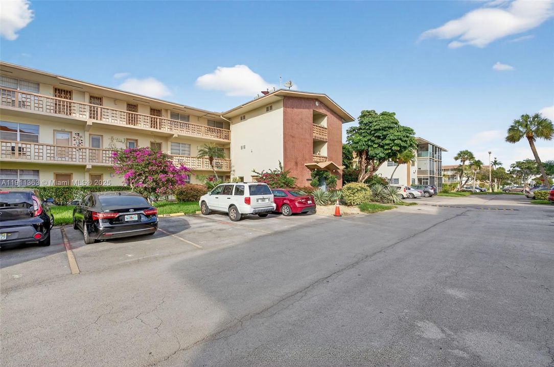 For Sale: $150,000 (2 beds, 2 baths, 960 Square Feet)