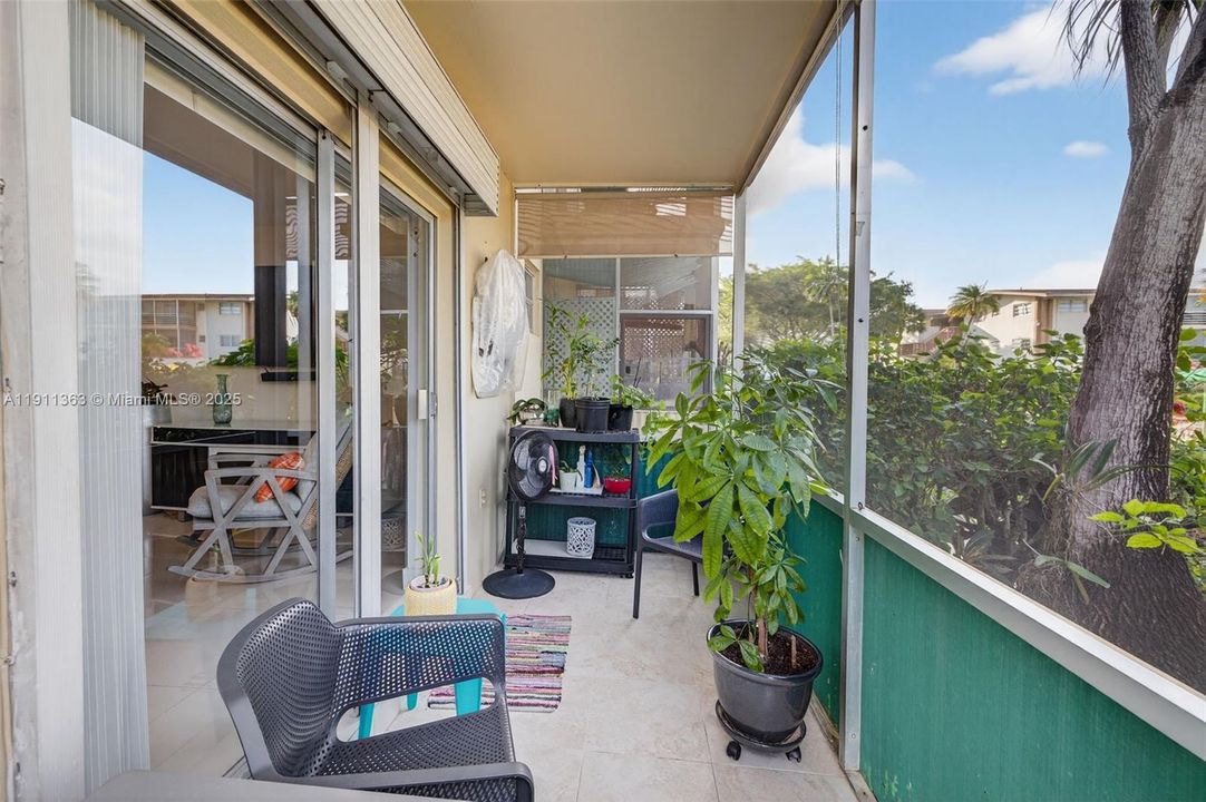 For Sale: $150,000 (2 beds, 2 baths, 960 Square Feet)