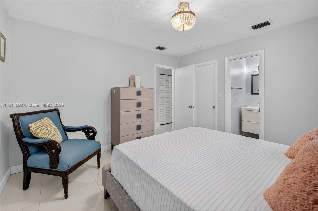 For Sale: $150,000 (2 beds, 2 baths, 960 Square Feet)