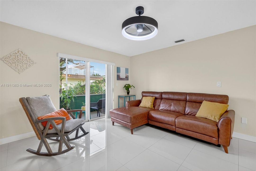 For Sale: $150,000 (2 beds, 2 baths, 960 Square Feet)