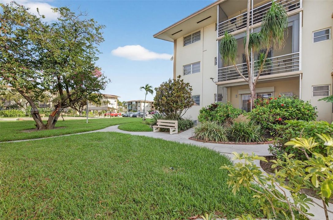 For Sale: $150,000 (2 beds, 2 baths, 960 Square Feet)