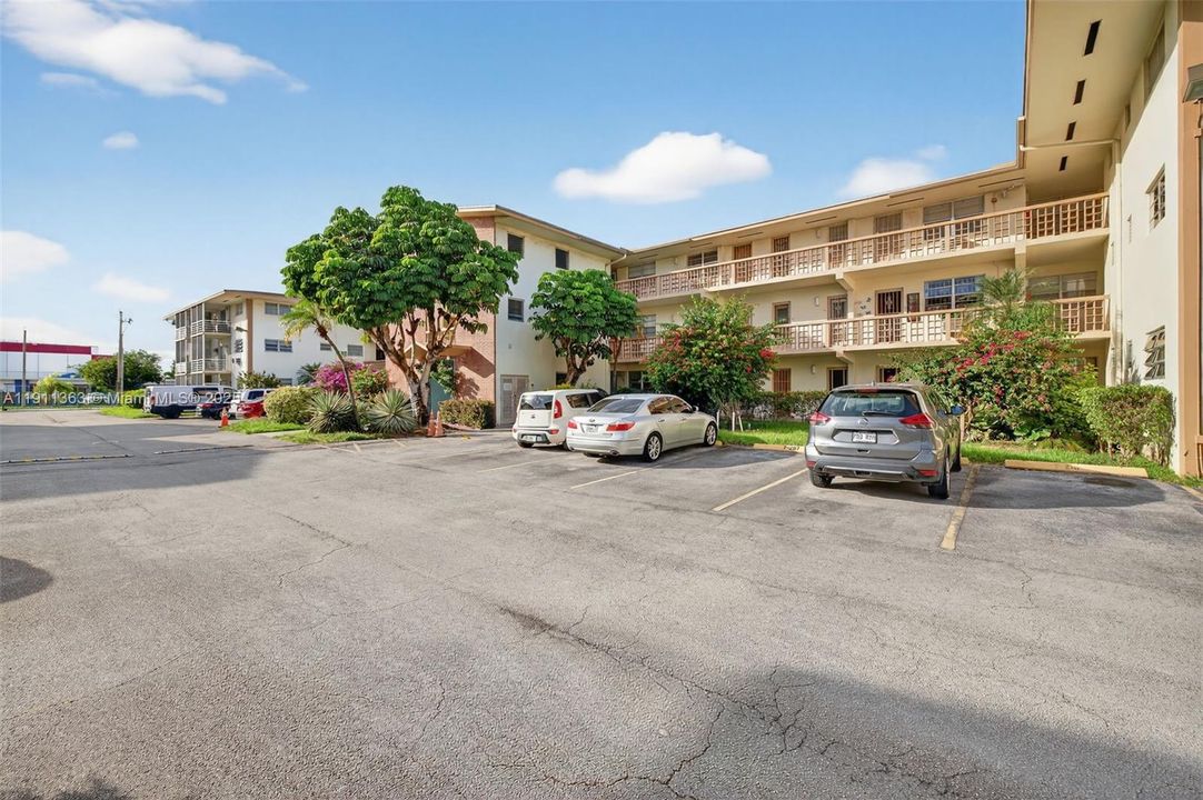 For Sale: $150,000 (2 beds, 2 baths, 960 Square Feet)