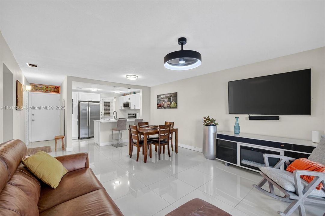 For Sale: $150,000 (2 beds, 2 baths, 960 Square Feet)