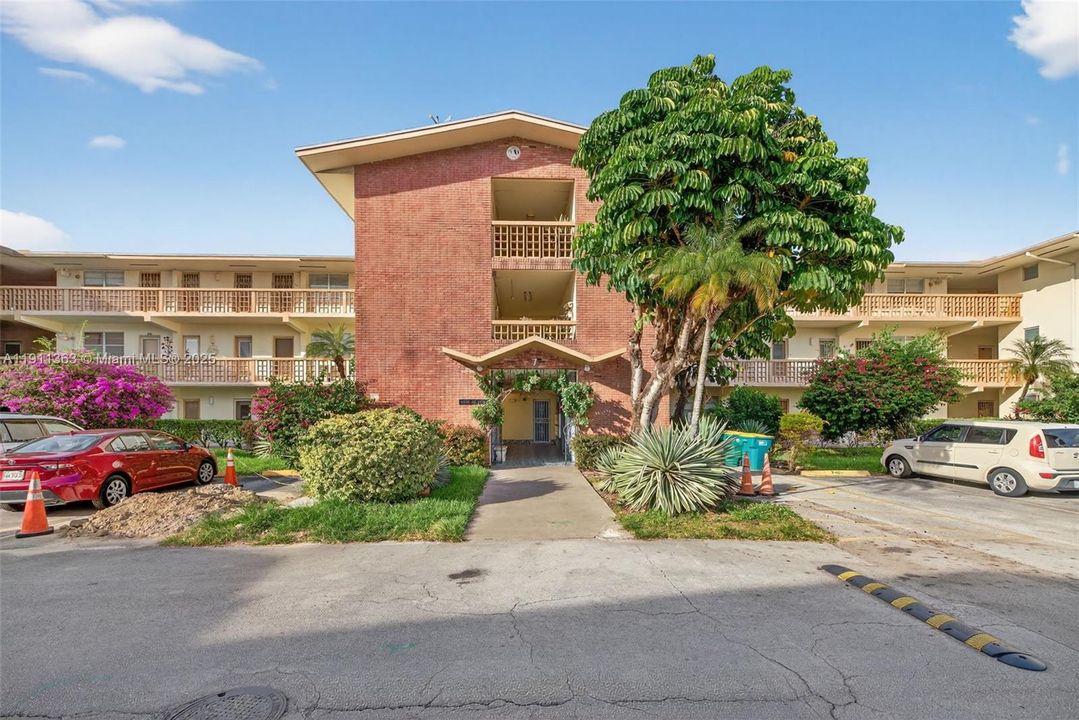 For Sale: $150,000 (2 beds, 2 baths, 960 Square Feet)