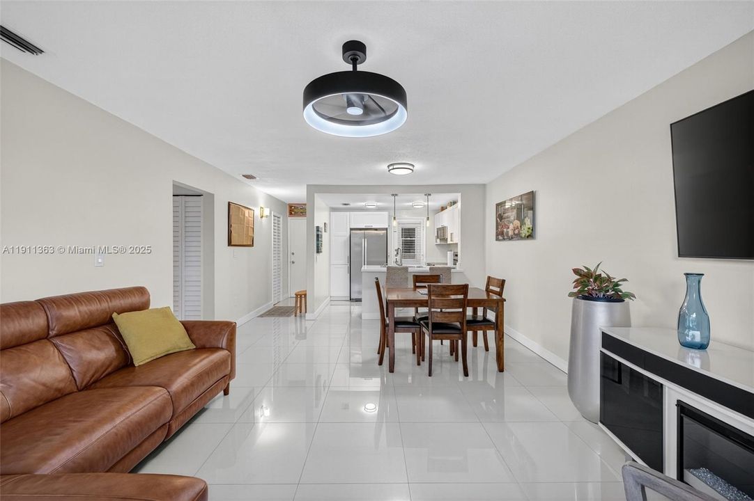 For Sale: $150,000 (2 beds, 2 baths, 960 Square Feet)