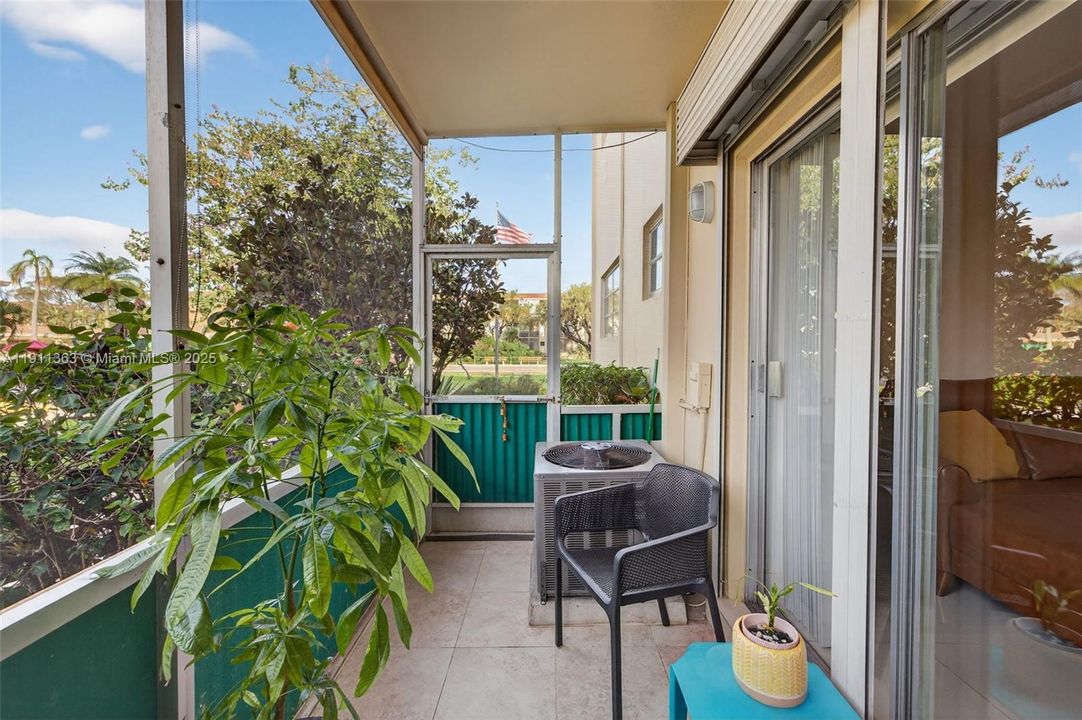 For Sale: $150,000 (2 beds, 2 baths, 960 Square Feet)