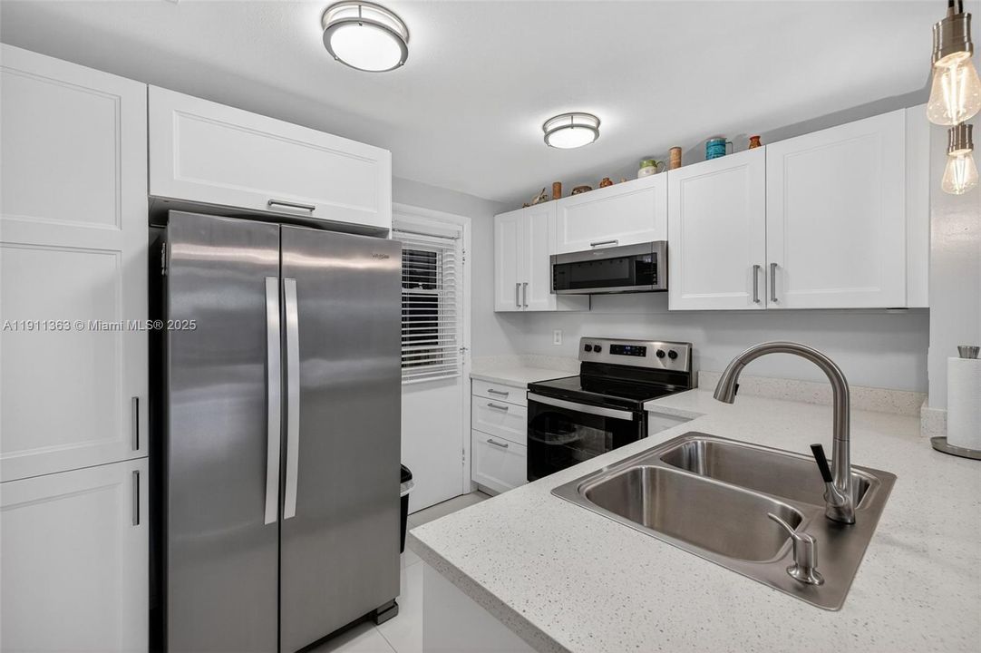 For Sale: $150,000 (2 beds, 2 baths, 960 Square Feet)