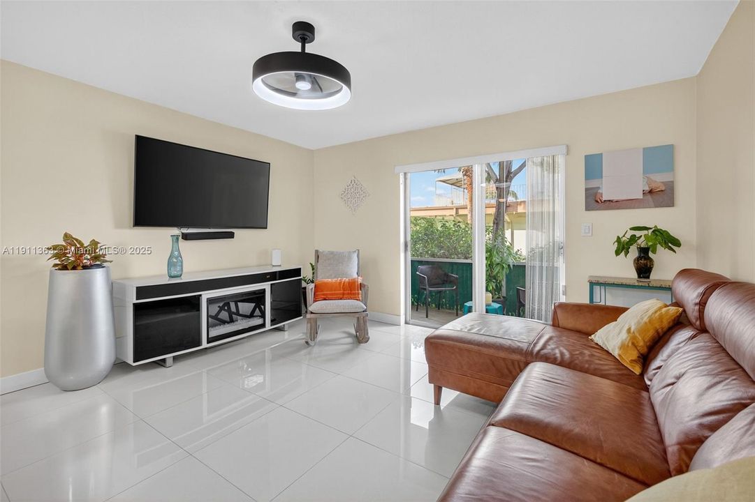 For Sale: $150,000 (2 beds, 2 baths, 960 Square Feet)