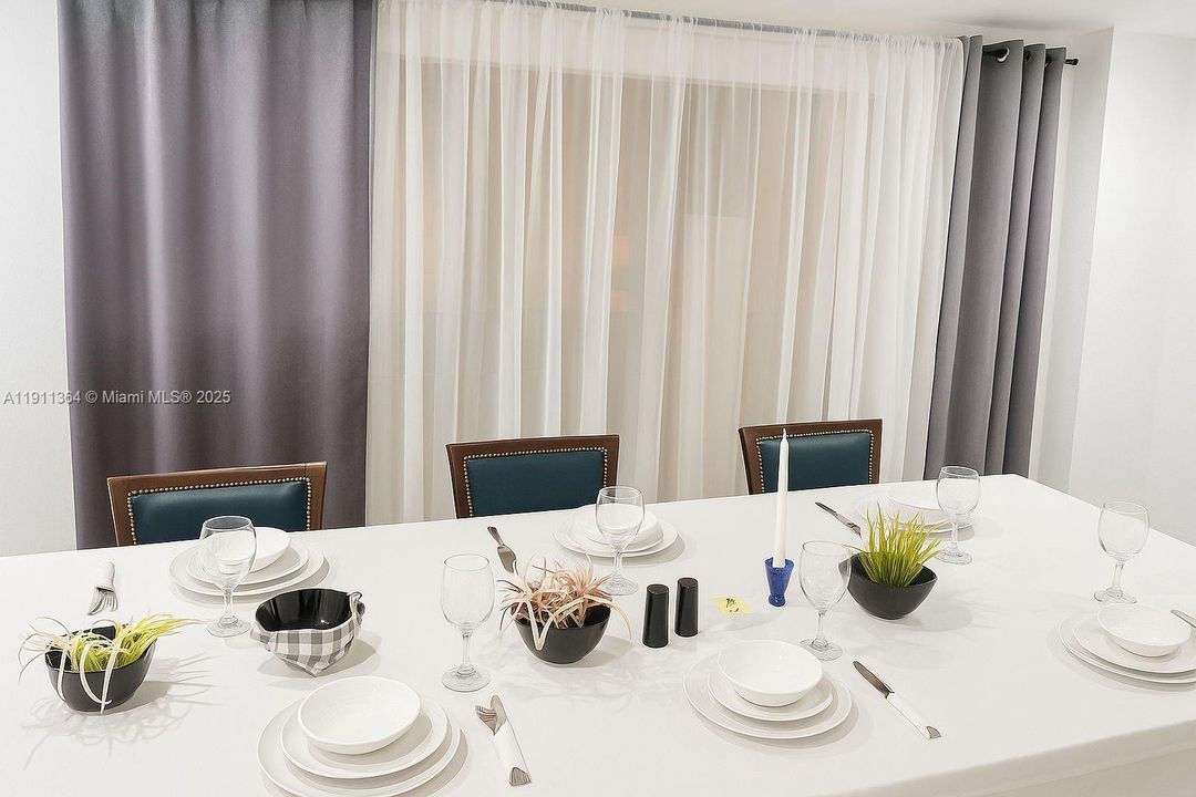 Activo con contrato: $3,500 (3 camas, 2 baños, 1430 Pies cuadrados)