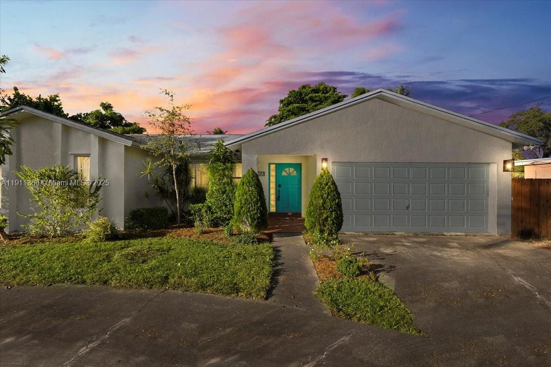 待售: $559,000 (3 贝兹, 2 浴室, 2023 平方英尺)