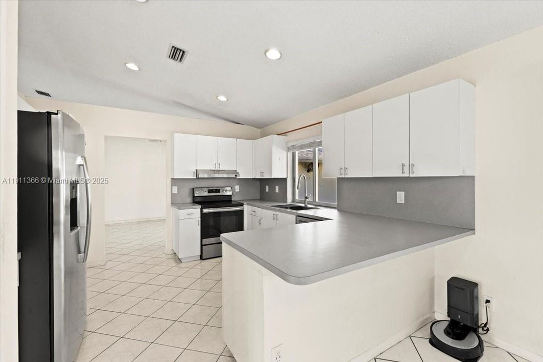 待售: $559,000 (3 贝兹, 2 浴室, 2023 平方英尺)