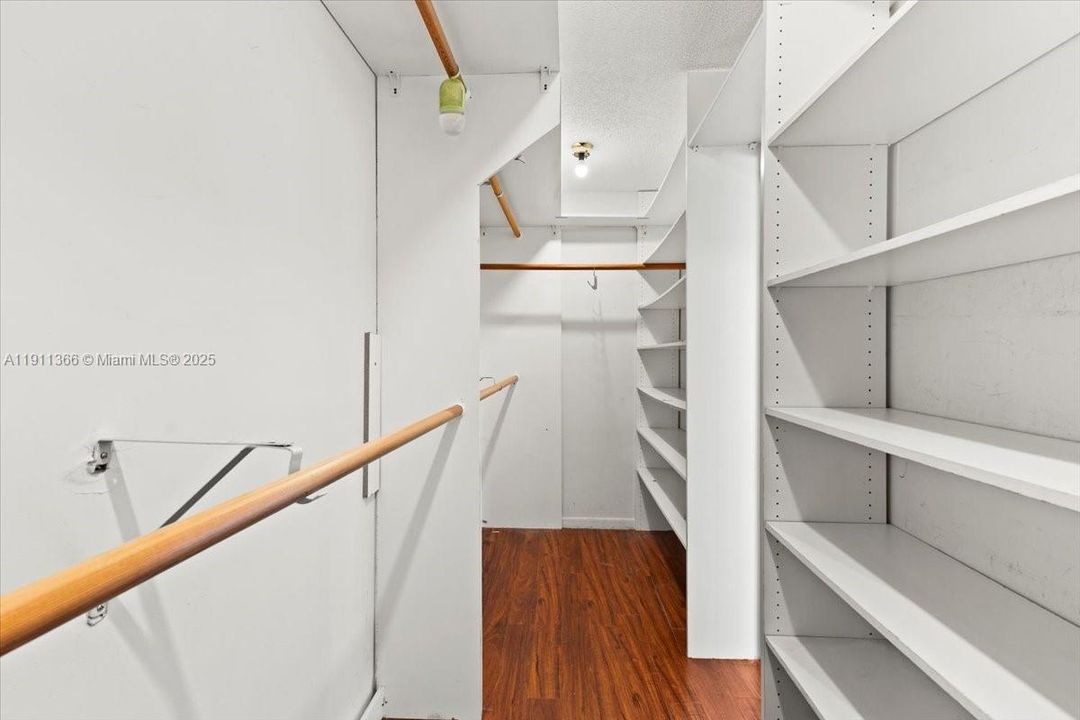 待售: $559,000 (3 贝兹, 2 浴室, 2023 平方英尺)